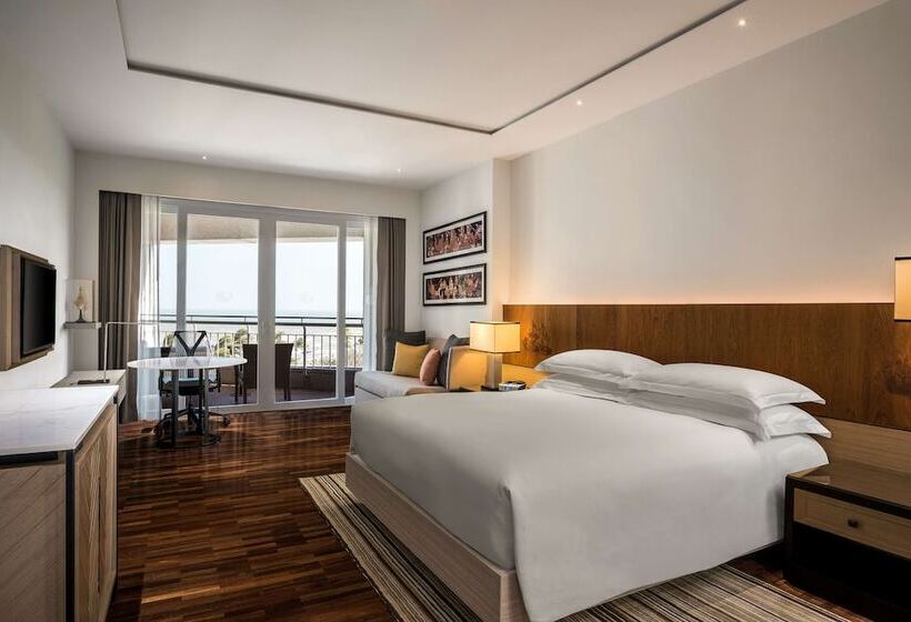 חדר פרמיום נוף לים, Hilton Hua Hin Resort & Spa