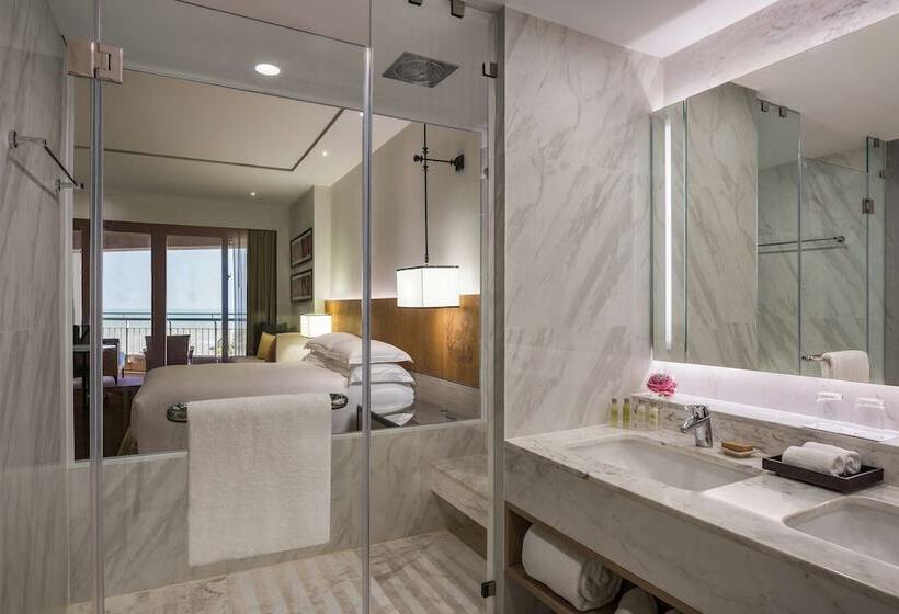 חדר פרמיום נוף לים, Hilton Hua Hin Resort & Spa