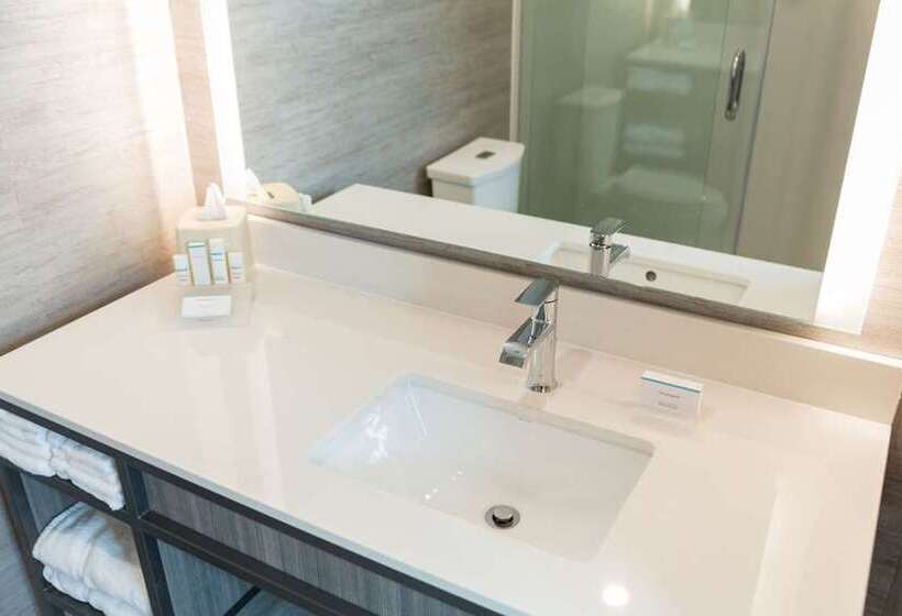סוויטת ג'וניור מיטת קינג, Hilton Hua Hin Resort & Spa