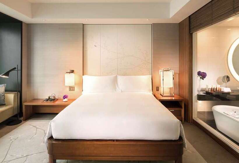 סוויטת ג'וניור מיטת קינג, Hilton Hua Hin Resort & Spa