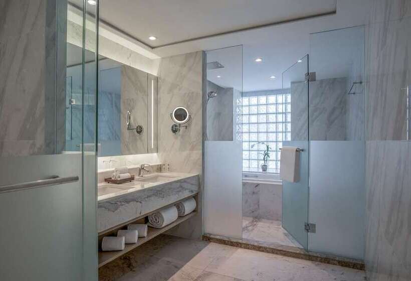 סוויטת ג'וניור אקזקיוטיב, Hilton Hua Hin Resort & Spa