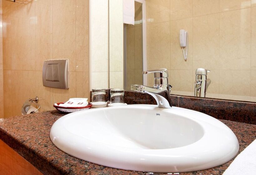 اتاق اکونومی, Duke Romana City Center