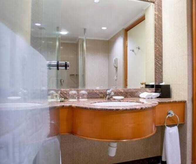 اتاق سوپریور با چشم‌انداز شهر, Harbour Plaza North Point