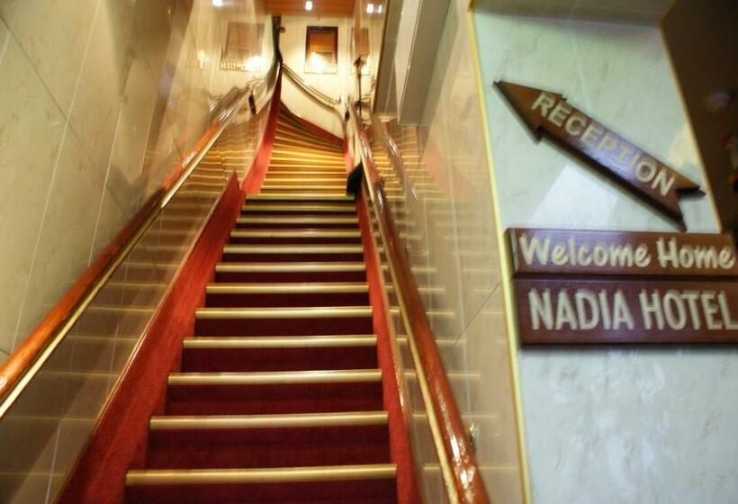 اتاق استاندارد, Nadia