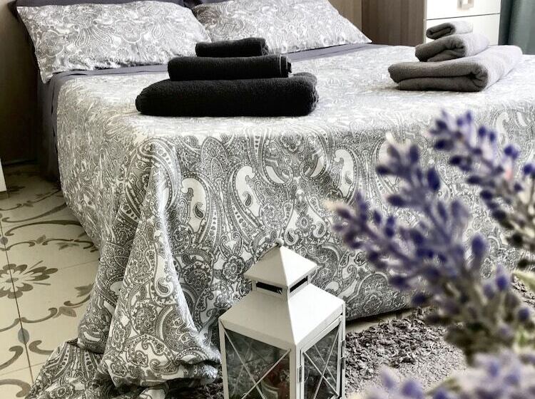 آپارتمان 1 خوابه با تراس, B&b Le Statuine