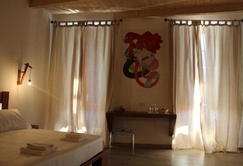 غرفة قياسية مزوَّدة بشُرفة, Art Guest House