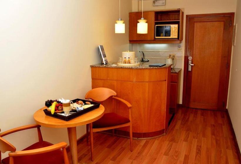 수피리어 스위트, Armon Suites