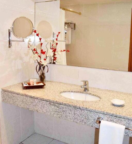 수피리어 트리플 룸, Armon Suites