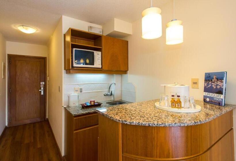수피리어 트리플 룸, Armon Suites