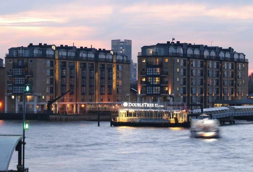 Номер Deluxe, Doubletree By Hilton  London  Docklands Riverside