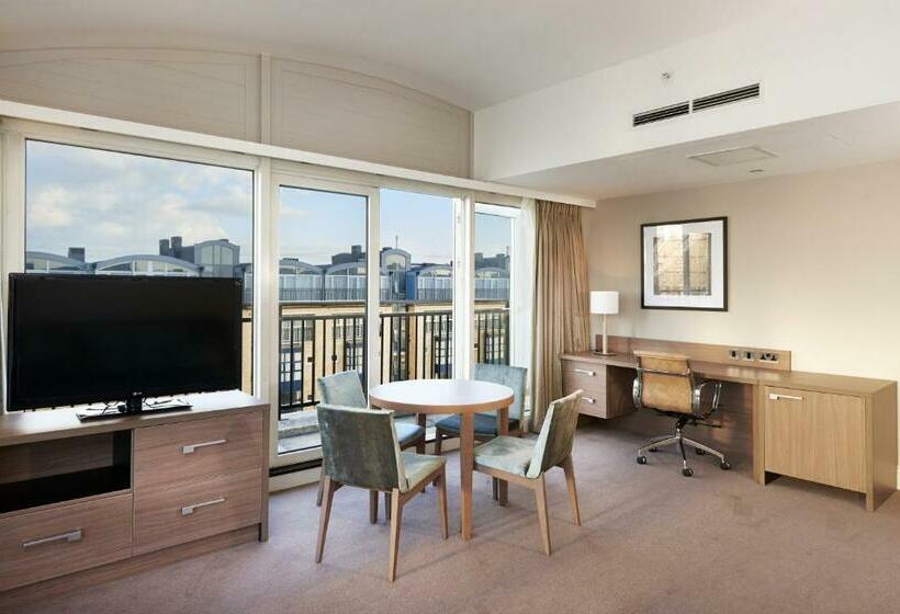 Люкс Кровать Кинг, Doubletree By Hilton  London  Docklands Riverside