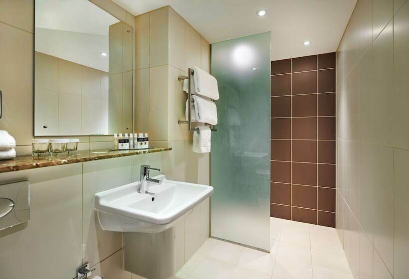 Люкс 2 Спальни, Doubletree By Hilton  London  Docklands Riverside