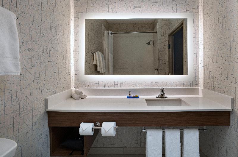 Номер Стандарт, Doubletree By Hilton  London  Docklands Riverside