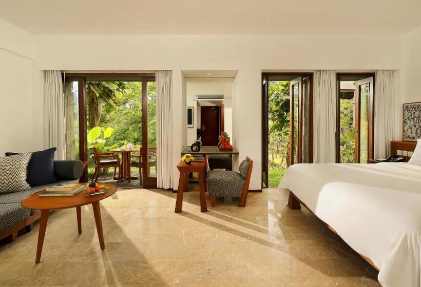 带大床的套房, Maya Ubud Resort & Spa