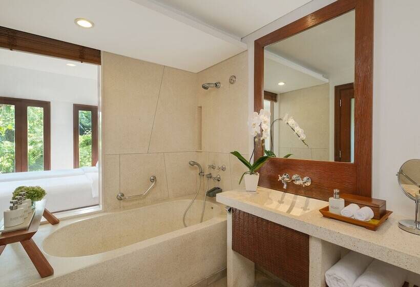 带大床的套房, Maya Ubud Resort & Spa