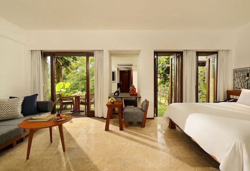 带大床的套房, Maya Ubud Resort & Spa