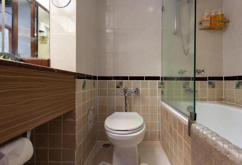 Номер Superior, Seaview Patong Hotel   Sha Plus