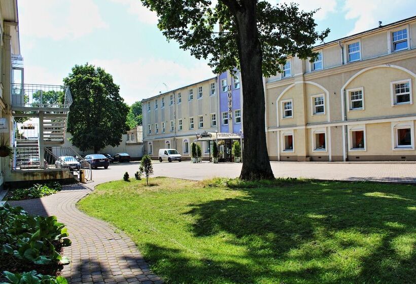 سوییت, Nb Hotel With Free Parking