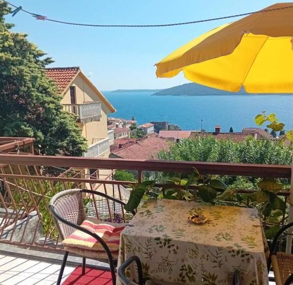 استودیوی استاندارد, Guest House Cinderella