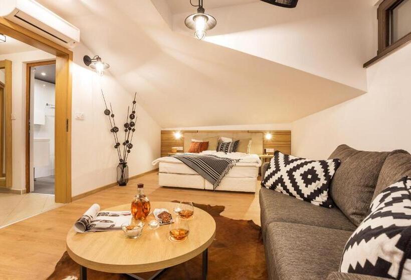 Family Suite, Complex Vazrozhdentsi