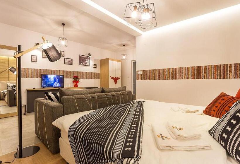 Quarto Estandar Interior, Complex Vazrozhdentsi
