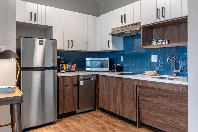 Люкс Кровать Кинг, Staybridge Suites Grand Prairie Near Epic Central, An Ihg