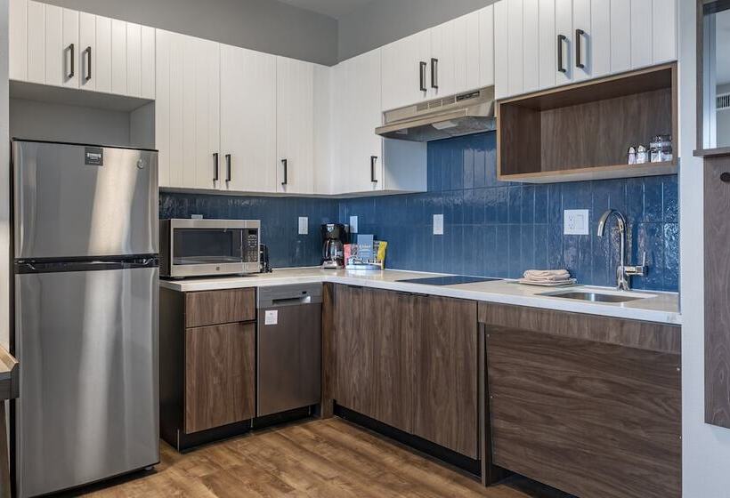Люкс Адаптированный для Инвалидов, Staybridge Suites Grand Prairie Near Epic Central, An Ihg