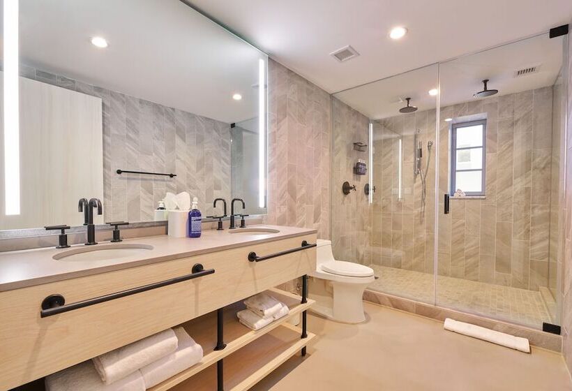 Standart Oda, Greystone   Adults Only