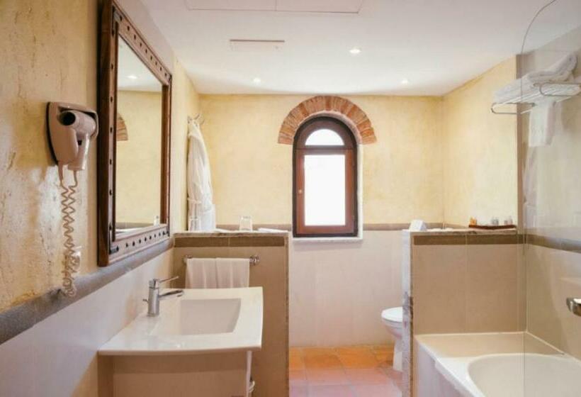 سوییت, La Figuerola Hotel & Restaurant