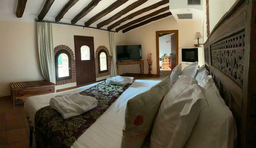 سوییت, La Figuerola Hotel & Restaurant