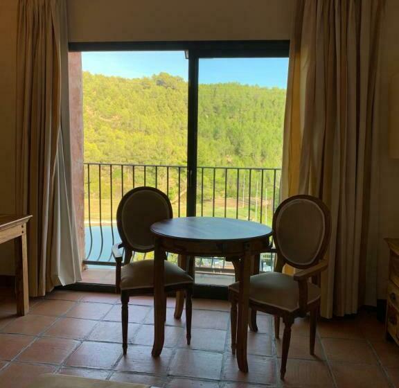 اتاق استاندارد سه نفره, La Figuerola Hotel & Restaurant