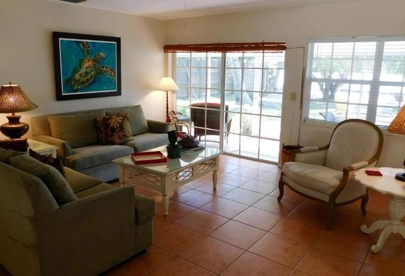 בית, חדר שינה 1, Pines & Palms Resort