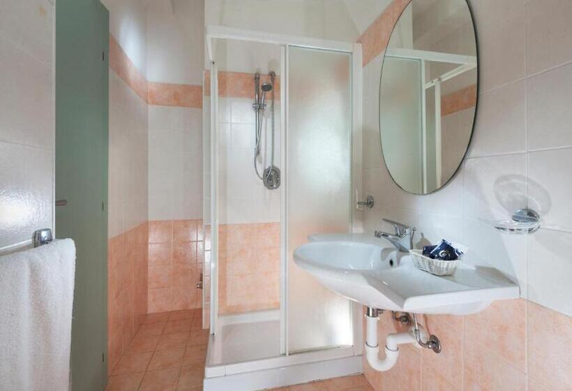 带阳台标准四人间, Caravel B&b