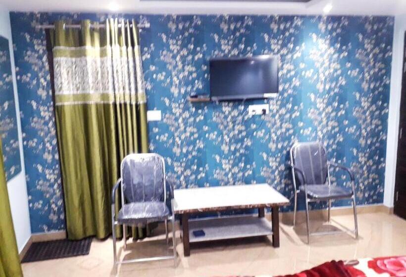 Номер Deluxe, Kartar Yatri Niwas