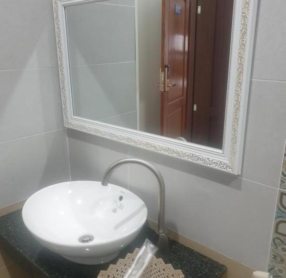 اتاق لوکس, Lại Nguyễn Boutique