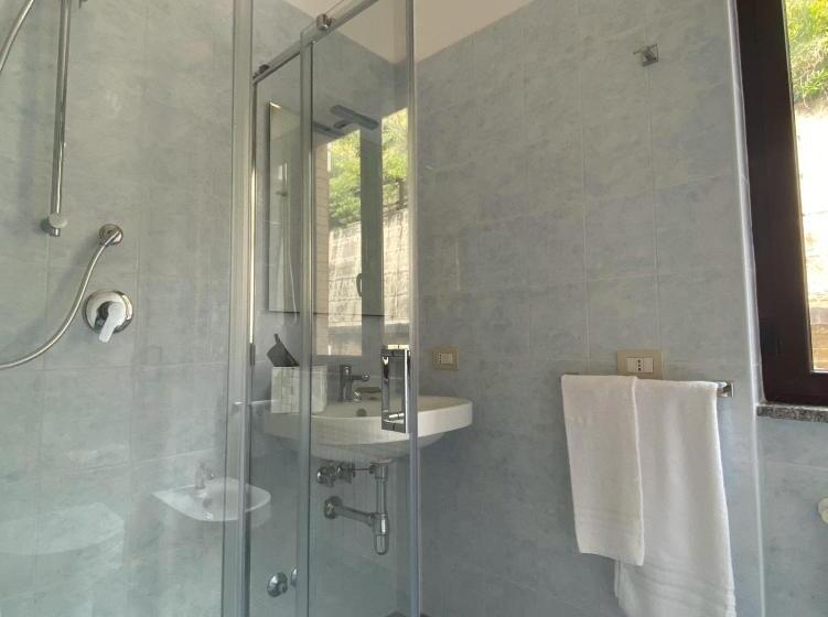 Quarto Quadruple Standart com Varanda, Cala Di Rio B&b