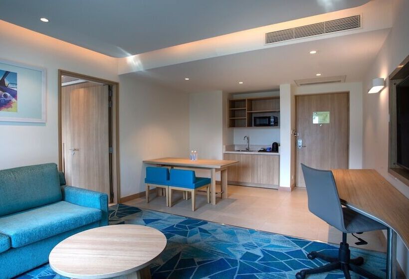 套房, Holiday Inn Express & Suites Bengaluru Old Madras Road, An Ihg
