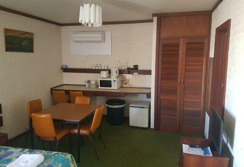 패밀리 룸, The Club Hotel Collie