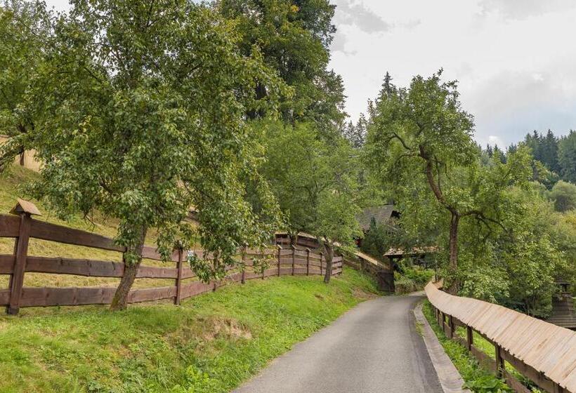 کلبه ییلاقی, Valašské Chalupy Resort