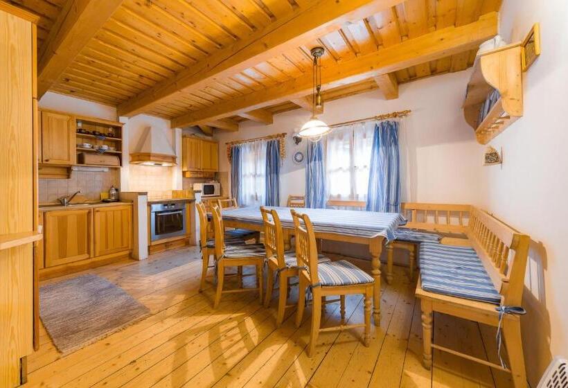 کلبه ییلاقی سوپریور یک خوابه, Valašské Chalupy Resort
