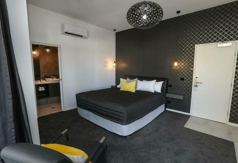 Студио Стандарт с Балконом, Indulge Apartments  Cbd