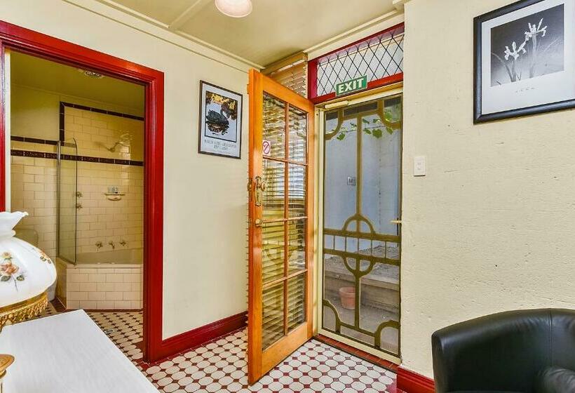 스위트, Wyatt Guest House