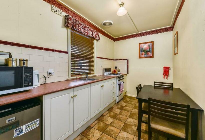 스위트, Wyatt Guest House
