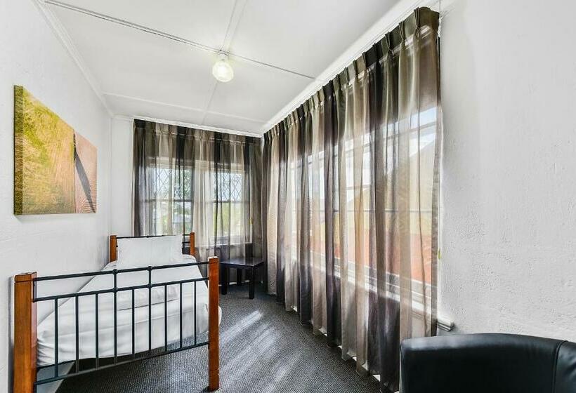 스위트, Wyatt Guest House