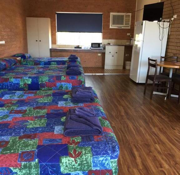 Семейный Номер, Coonamble Motel