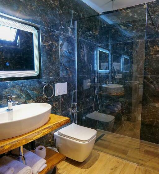 سوییت لوکس, Bora Bora Hotel Ksamil