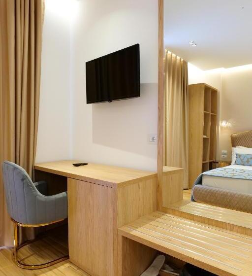 اتاق لوکس سه تخته, Bora Bora Hotel Ksamil