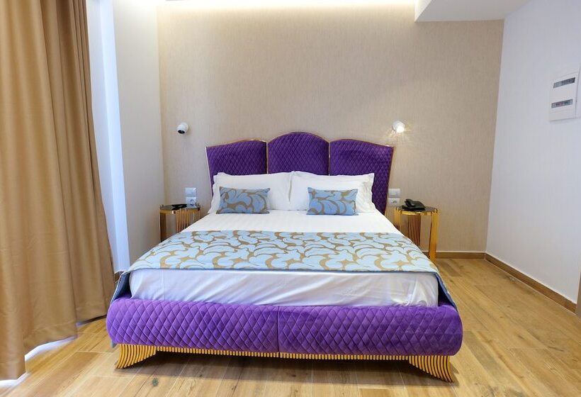 سوییت لوکس, Bora Bora Hotel Ksamil