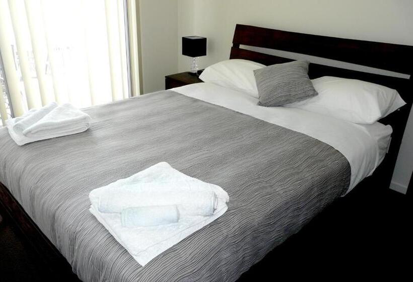 침실 3개 아파트, Monterey Apartments Moranbah