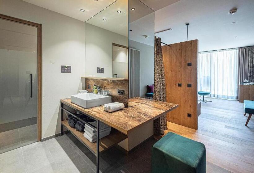 带阳台的豪华间, Vitalpina Hotel Waldhof